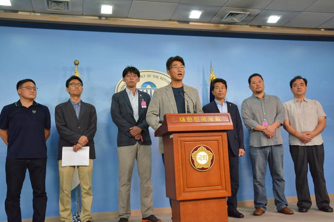 전국언론노동조합은 12일 서울 여의도 국회 정론관에서 기자회견을 열고 '언론장악 청문회 개최'를 촉구했다.