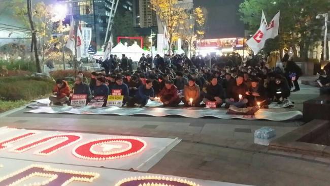 10일 저녁 6시 서울 상암동 MBC 본사 앞에는 500여명의 전국언론노조 MBC본부 조합원이 한자리에 모여 보도 정상화를 촉구했다.