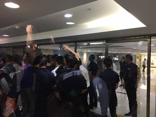 4일 출정식 후 일부 KBS구성원들이 건물진입을 시도하고, KBS시큐리티 측이 이를 막으면서 경미한 몸싸움도 벌어졌다.