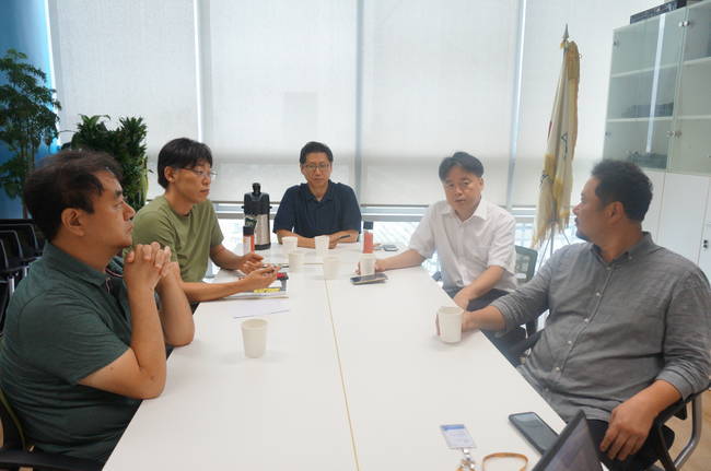 지난 8월 기자협회보가 만난 MBC 해직언론인들. 왼쪽부터 강지웅 정영하 박성호 최승호 박성제. 암투병 중인 이용마 기자는 이날 인터뷰에 참석하지 못했다. 