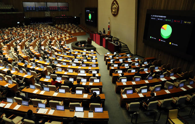 지난달 28일 서울 영등포구 여의도 국회에서 진행된 제356회 국회(임시회) 제9차 본회의에서 근로기준법 일부개정 법률안이 본회의를 통과했다.(뉴시스) 