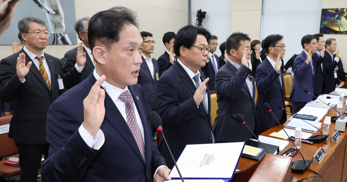 '방통위 상황' 책임 공방… 與 "마비", 野 "선택적 업무"