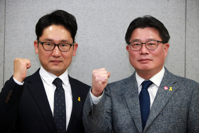 전국언론노동조합 제10대 위원장에 당선된 오정훈 후보(오른쪽)와 수석부위원장에 당선된 송현준 후보. (언론노조 제공) 