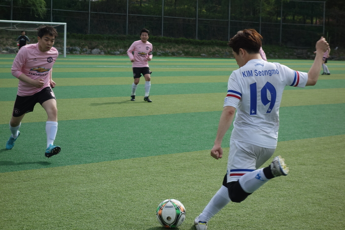 27일 결승전에서 동아일보와 매일경제신문이 맞붙었다. 