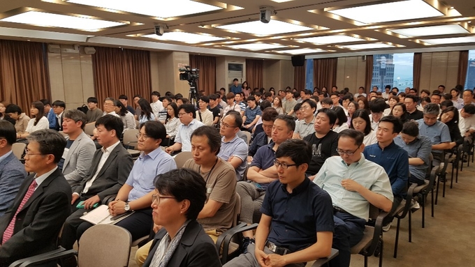 3일 서울 중구 프레스센터 19층 기자회견장에서 서울신문 만민공동회가 열렸다. 언론노조 서울신문지부, 한국기자협회 서울시문지회, 서울신문 우리사주조합 등이 마련한 자리엔 180여명 구성원이 참석, 호반건설이 3대 주주가 된 상황을 공유하고 대응을 함께 고민했다. /언론노조 서울신문지부 제공 