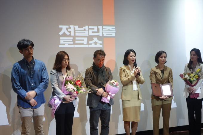 KBS 저널리즘 토크쇼 J 제작진이 31회 안종필 자유언론상 본상을 수상했다. KBS 저널리즘 토크쇼 J 제작진이 31회 안종필 자유언론상 본상을 수상했다.