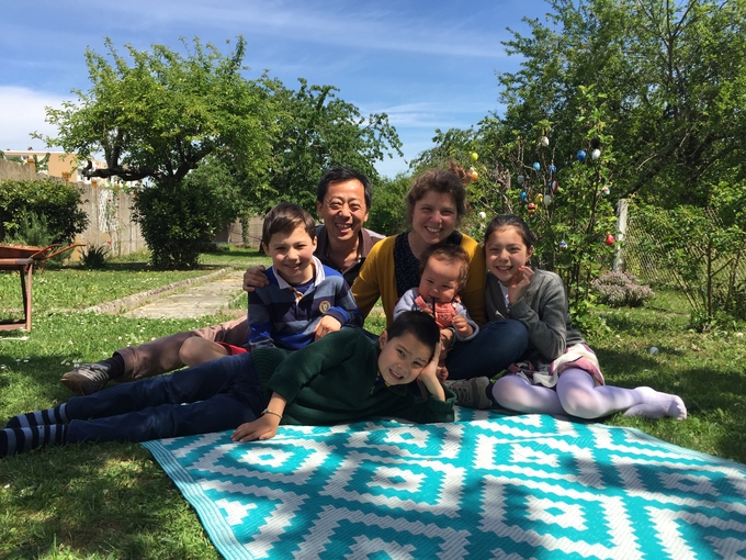 정상필 전 광주일보 기자가 자가격리가 끝나기 전날, 격리 해제 기념으로 정원에서 가족들과 함께 찍은 사진. 