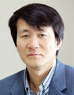 더불어민주당 신임 메시지실장에 임명된 박래용 전 경향신문 논설위원.  