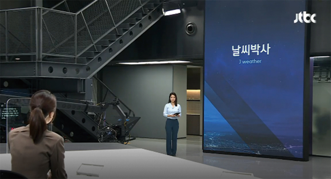 김세현 JTBC 기상전문기자가 ‘날씨박사’ 코너를 진행하고 있는 모습. 