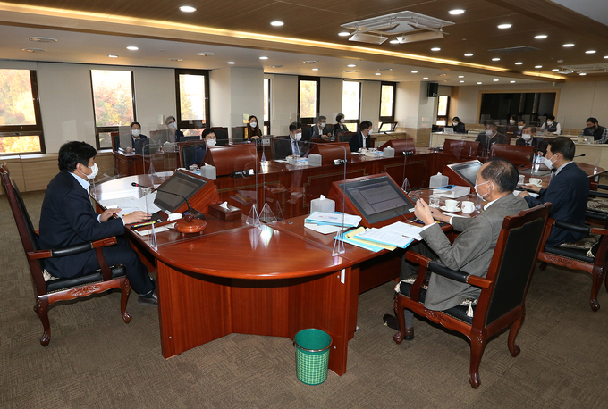 방송통신위원회가 30일 회의를 열고 MBN의 불법 승인 행위에 대한 행정처분을 의결했다. (방통위) 방송통신위원회가 30일 회의를 열고 MBN의 불법 승인 행위에 대한 행정처분을 의결했다. (방통위)