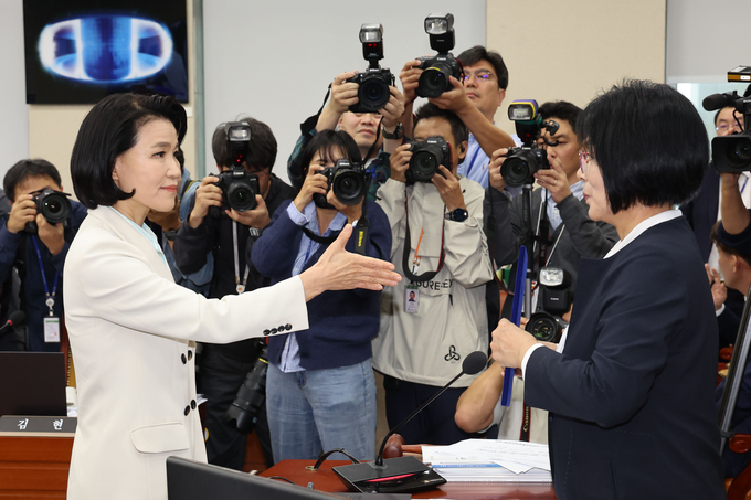 직무정지 이진숙… 보수 유튜브 출연, 정치 편향 발언