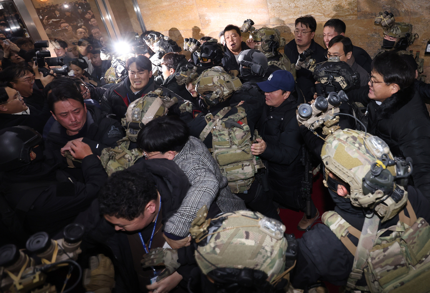 수신료 분리징수, 한강 노벨상 낭보… 난데없는 계엄령까지