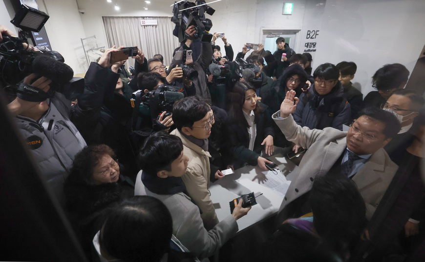 기자회견 통제한 김용현 변호인단 "가짜뉴스는 탄압해도 돼!"