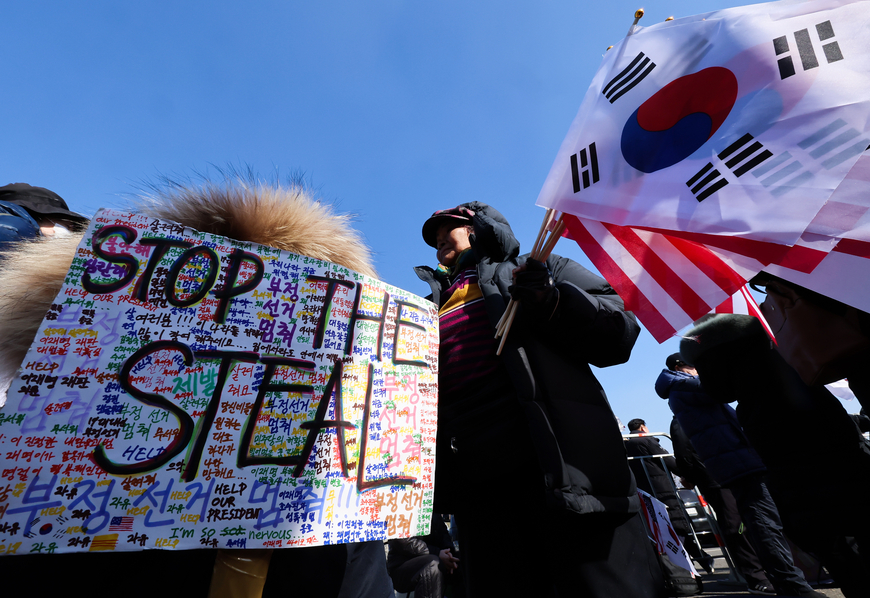 "근거없는 부정선거 의혹, 양비론… '합법 외피' 쓴 궤변 받아쓰면 안 돼"