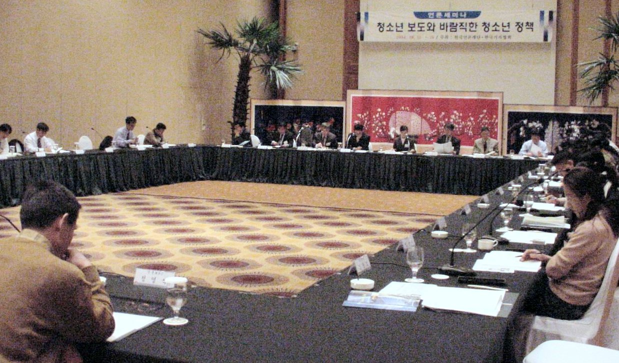 언론의 청소년 보도가 자칫 모방범죄를 불러일으킬 수 있다는 우려가 제기됐다.