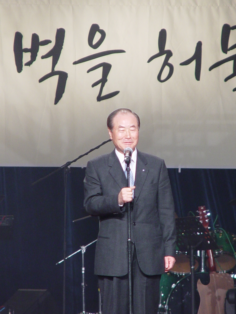 윤세영 회장이 인사말을 하고 있다.