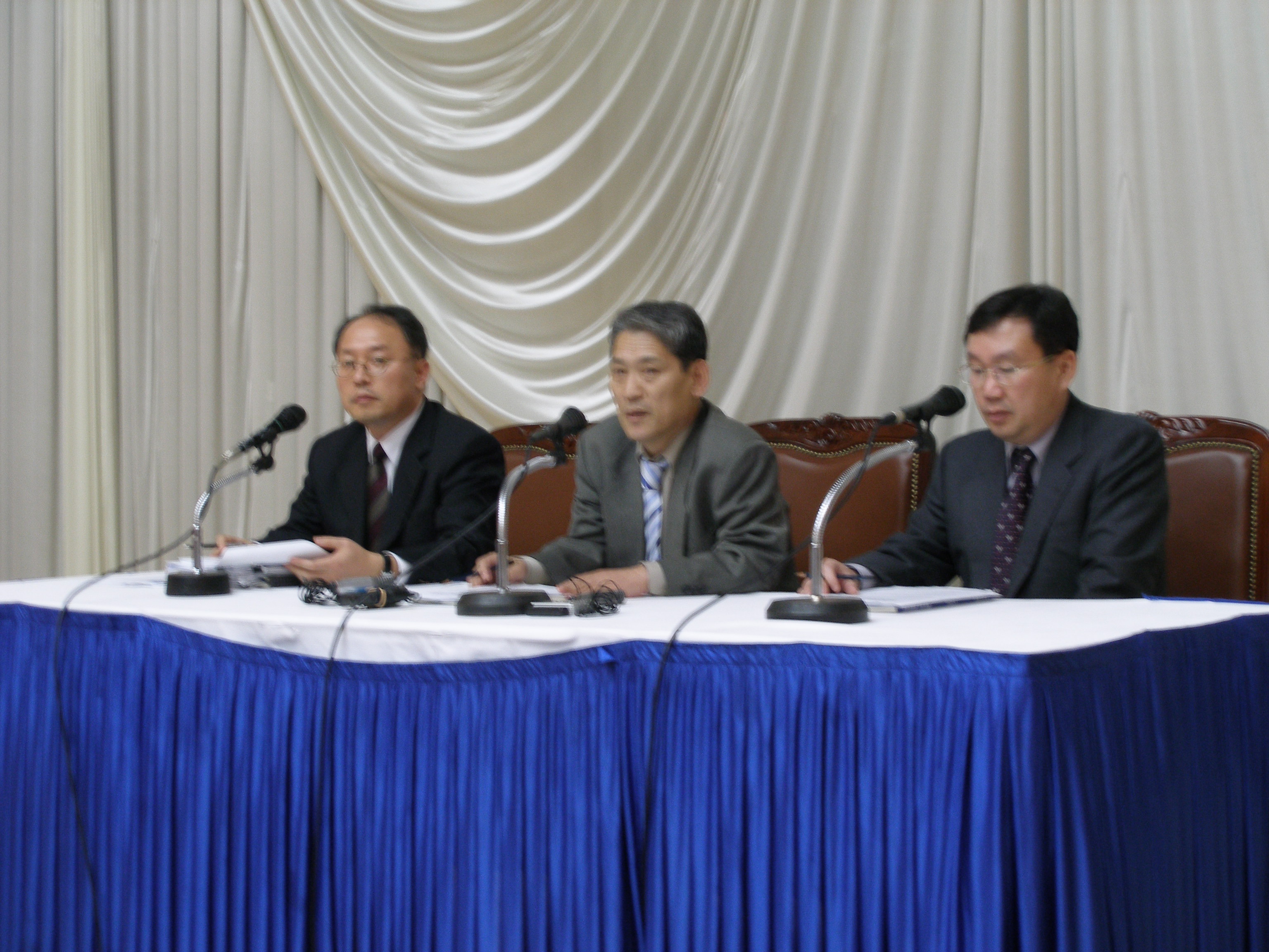 방송위원회는 19일 위성DMB 지상파 재전송과 관련, 사업자간 자율계약을 전제로 재송신 신청시 승인하겠다고 밝혔다.