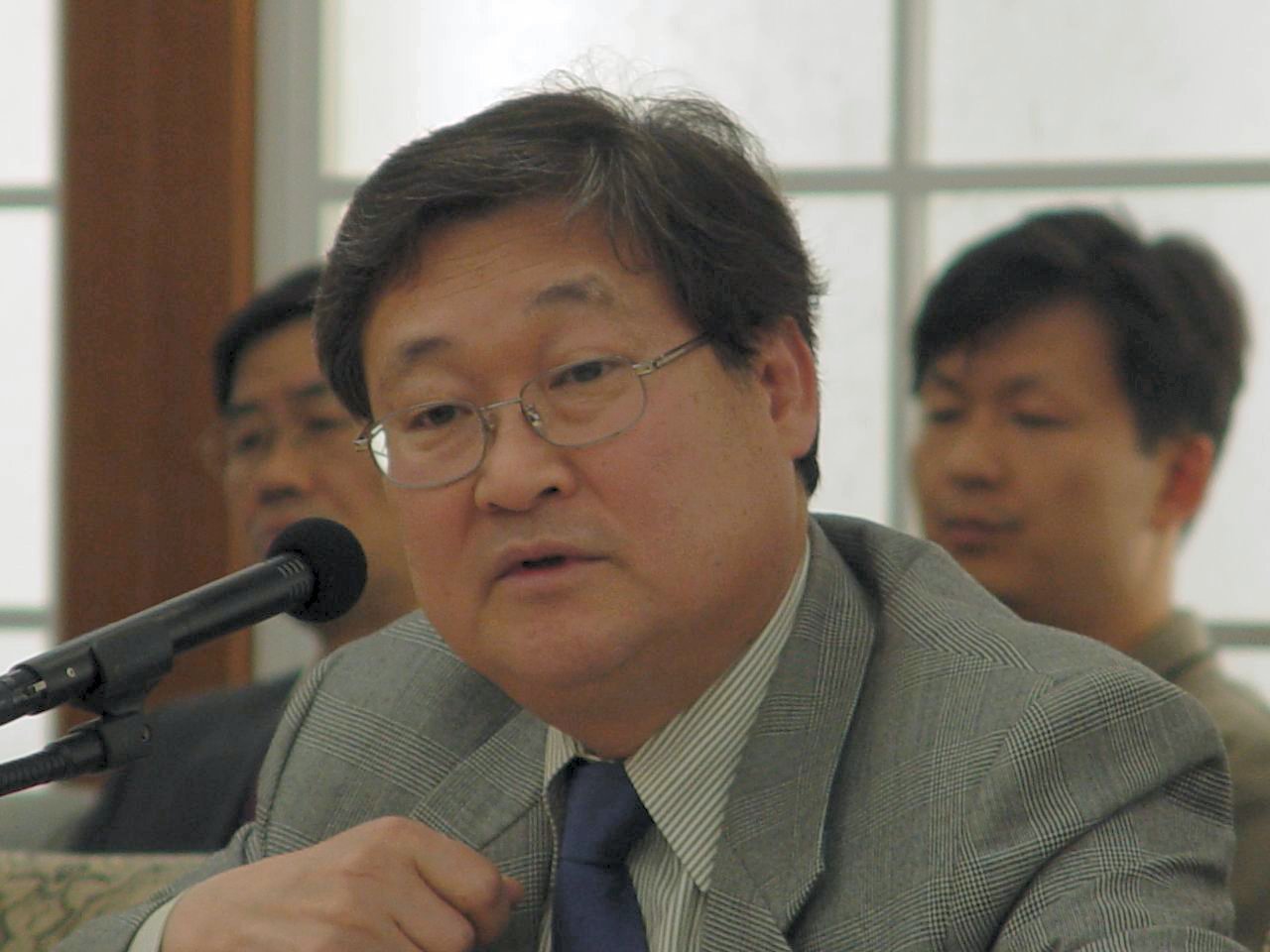 정연주 사장이 대구총국에서 발생한 공금유용사건과 관련해 대국민 사과 발언을 하고 있다.