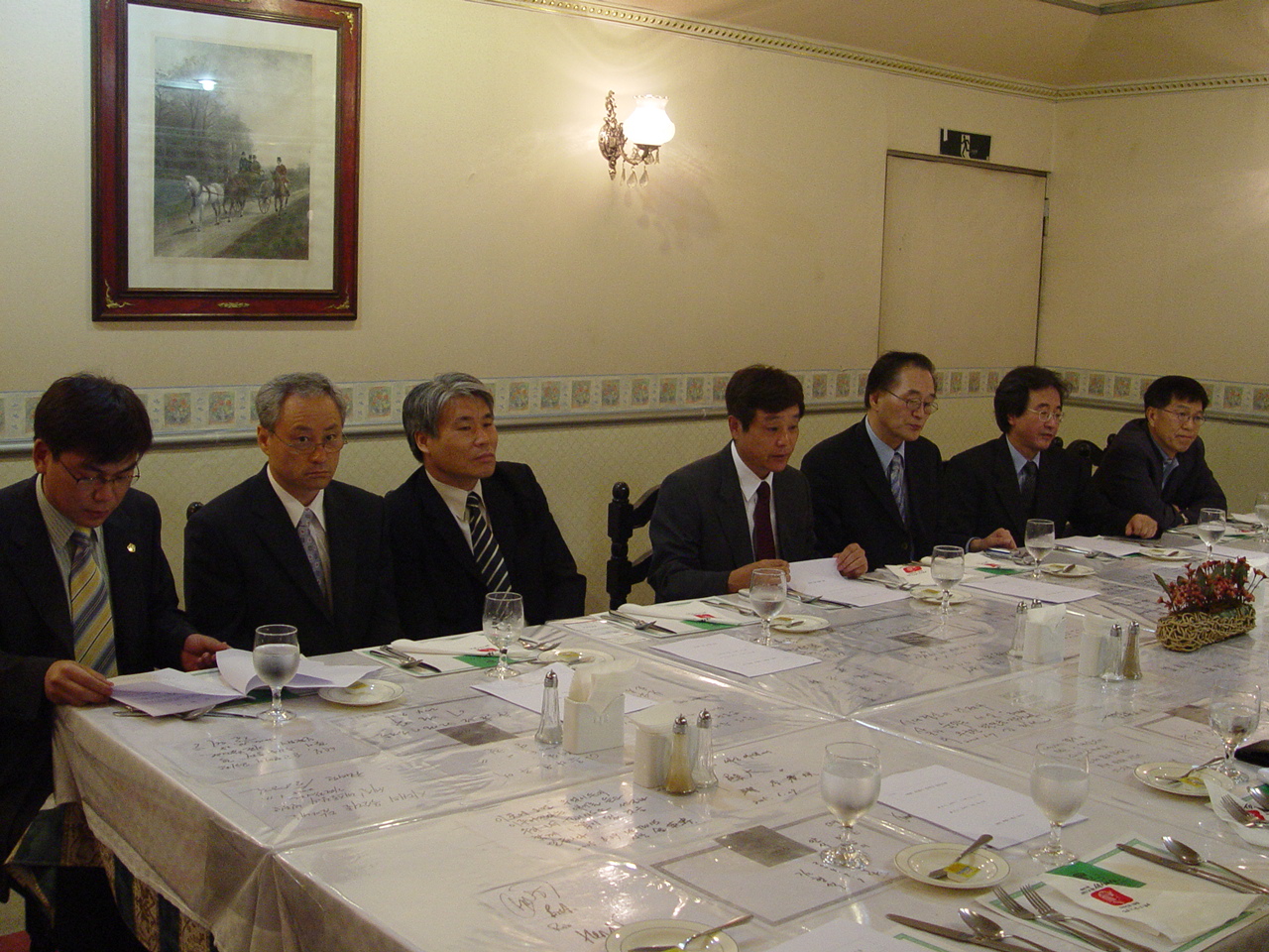 MBC 전 지방계열사 사장과 임원 등이 기자간담회를 갖고 자신들의 입장을 밝히고 있다.