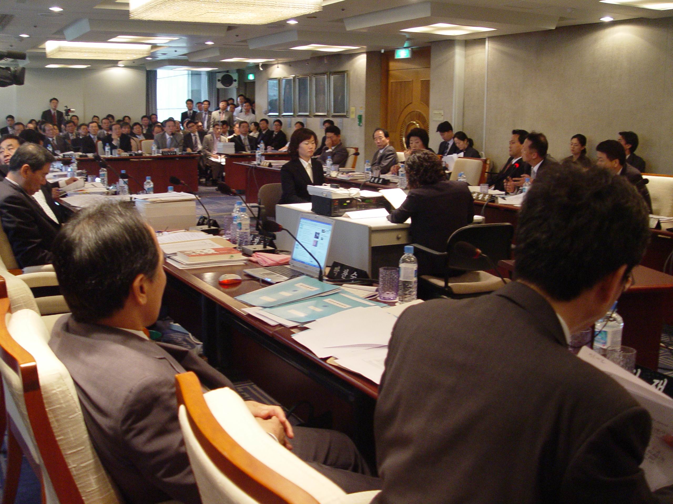 29일 프레스센터에서 열린 언론재단 국정감사에서는 정부광고 대행 수수료 문제가 도마에 올랐다.