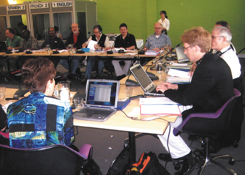 지난 2일 호주 시드니시 챌머스 스트리트 소재 호주기자연맹 본부에서 열린 2005년 제2차 IFJ 집행위원회 첫날 회의에서 20개국 대표들로 구성된 집행위원들이 2007년 금강산 특별회의 개최 결정을 위한 토론을 벌이고 있다.