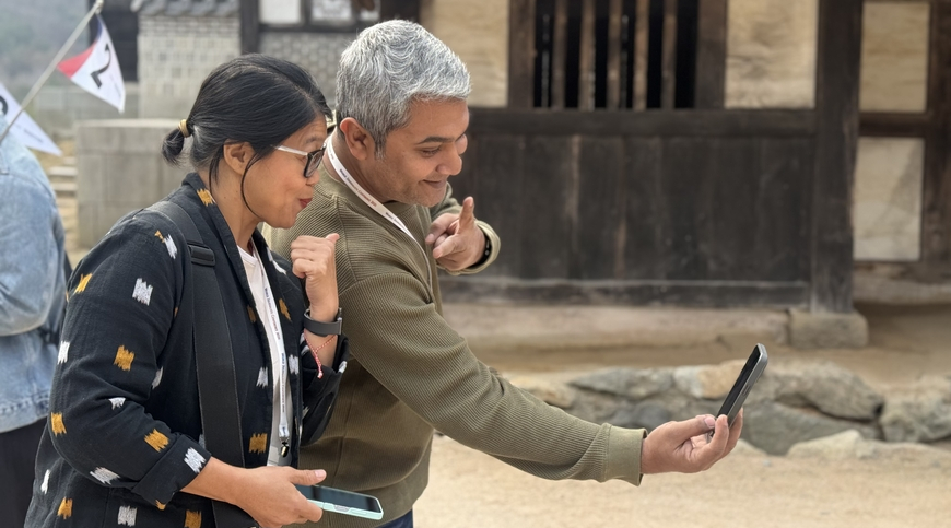 "타임머신 탄 느낌"… 외신기자들 사로잡은 'K-컬처' 힘