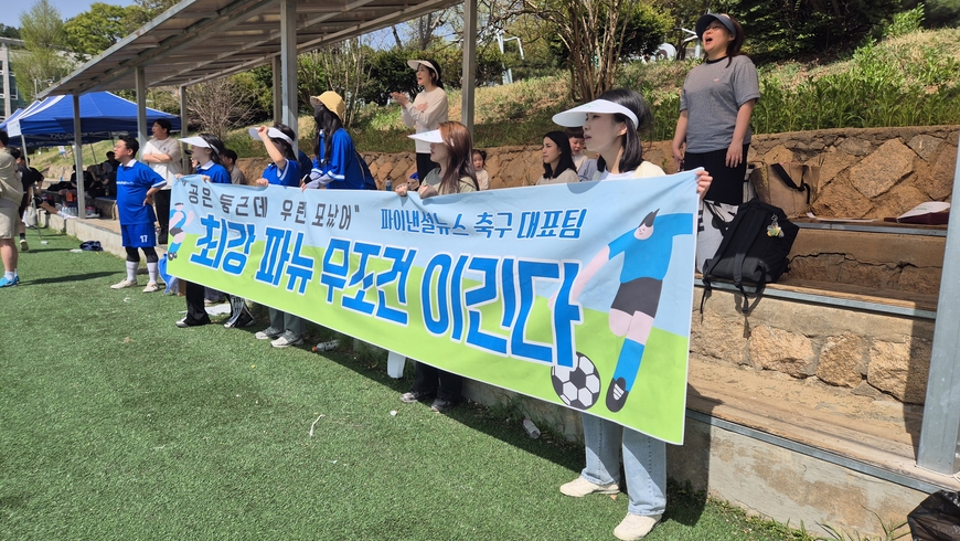 날씨는 초여름, 응원 열기는 한 여름… "우리가 승리한다!" 