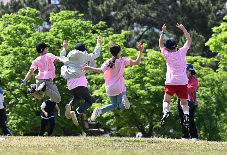 [뷰파인더 너머] (246) 공중으로 뛰어오른 봄